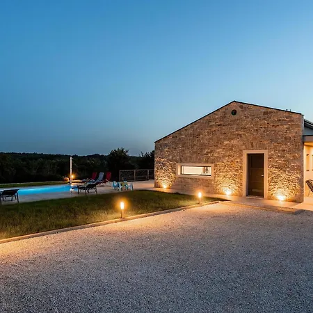 Vakantiehuis Levak *